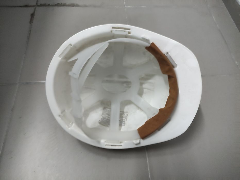 Capacete de obra branco