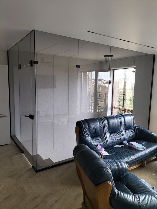 Скляні двері розсувні розпашні офісні в проєм купити замовлення скло