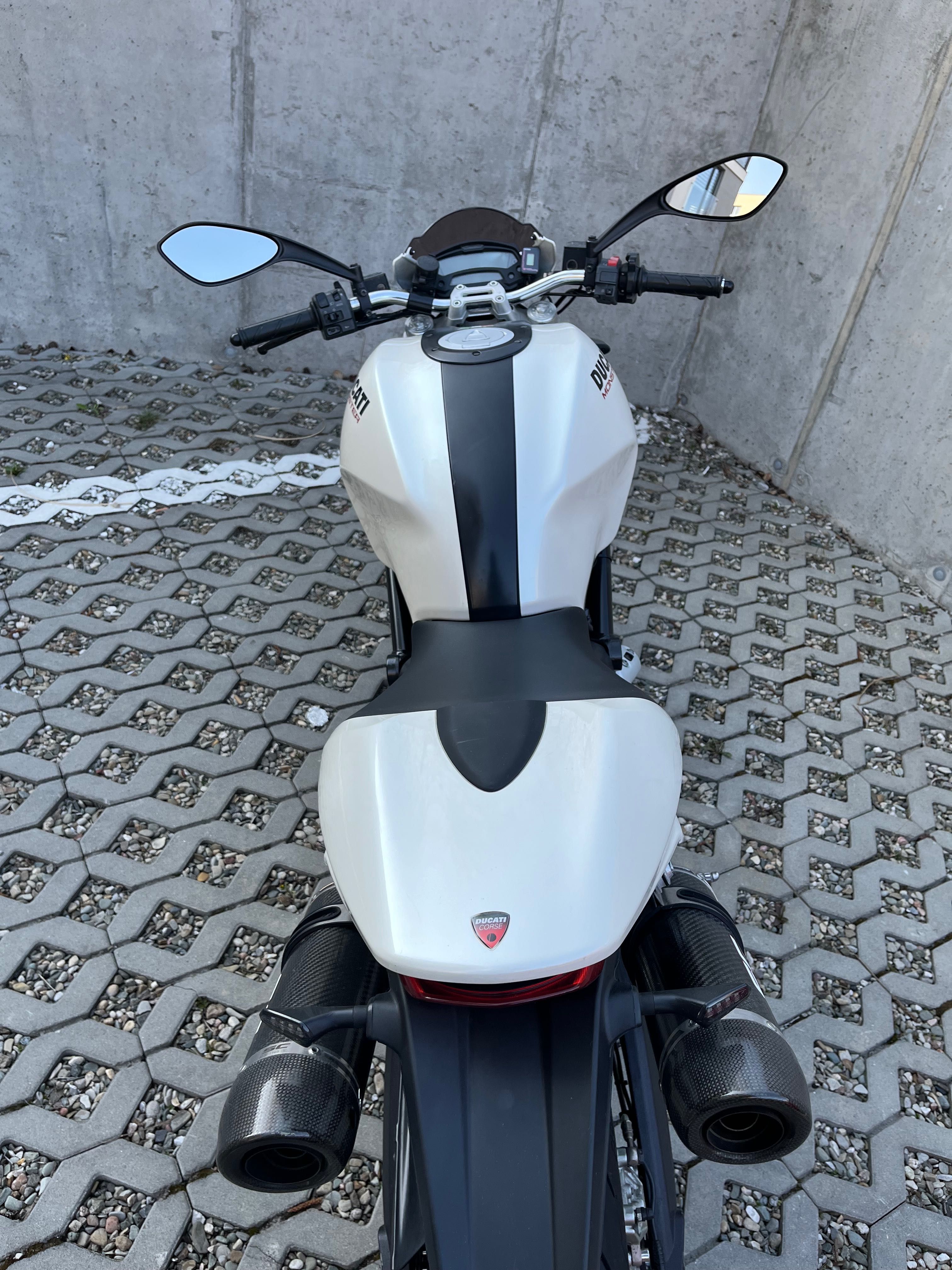 Ducati monster 696
