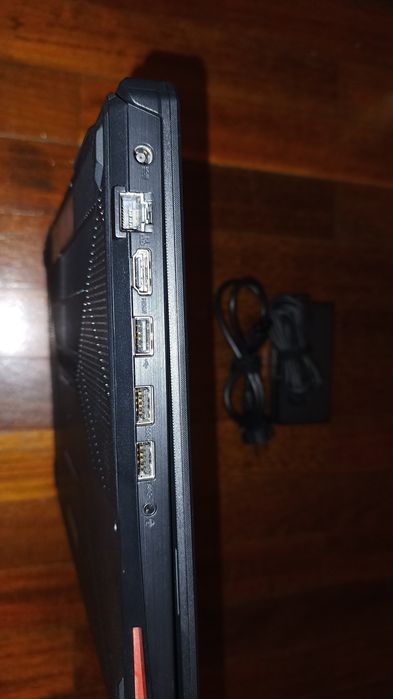Portátil ASUS TUF Gaming FX505D