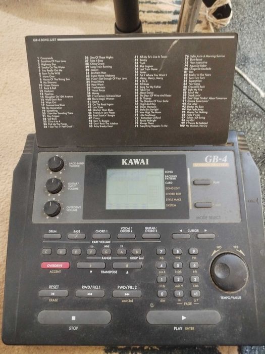 Equipamento de treino de guitarra.