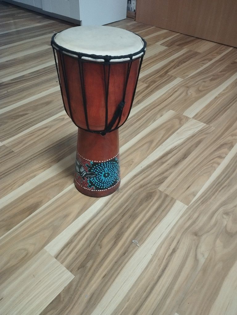 Bęben djembe niezniszczony