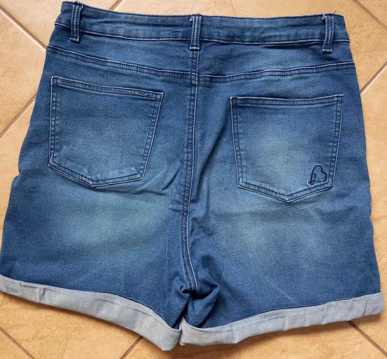 Krótkie spodenki jeansowe rozmiar 40