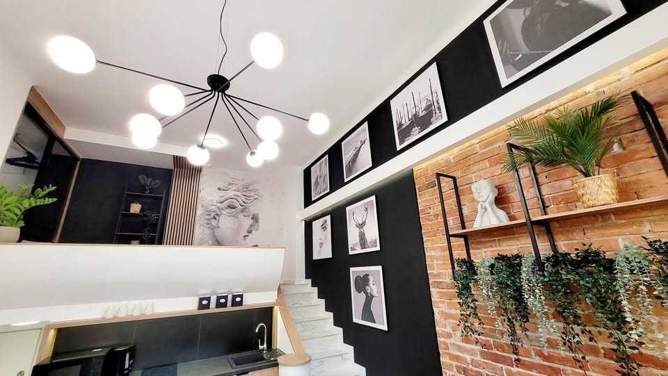 Luxusowe 2 pokoje + 2 antresole  - ul Chmielna, klima, LOFT 4,5m wys.