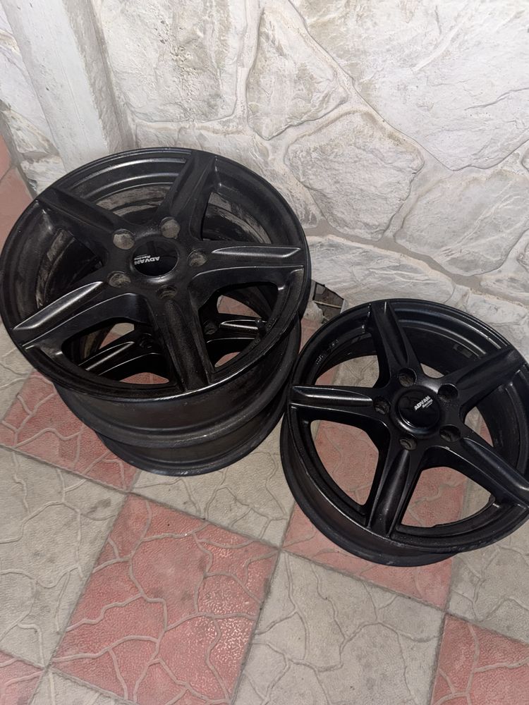 Диски ADVAN черные,  R16 5 болтов. От бмв, встанут почти везде на R16