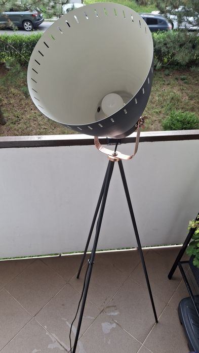 Lampa podłogowa, trójnóg, kolor grafit 145 cm
