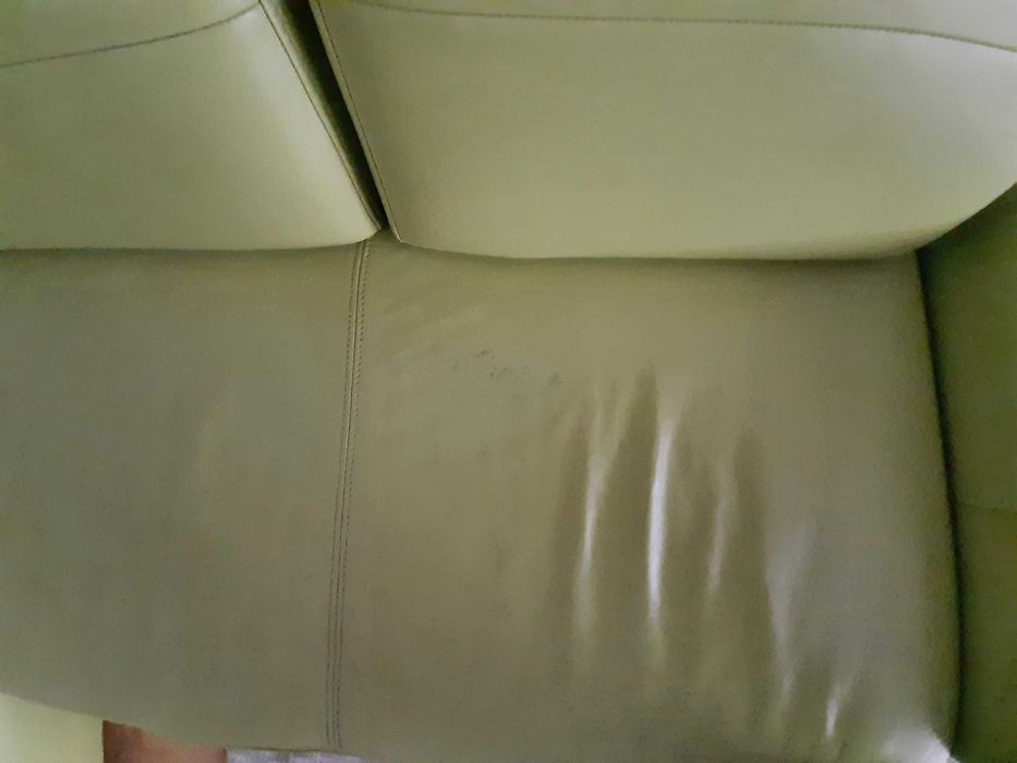 Kanapa narozna ze skory naturalnej z funkcja spania