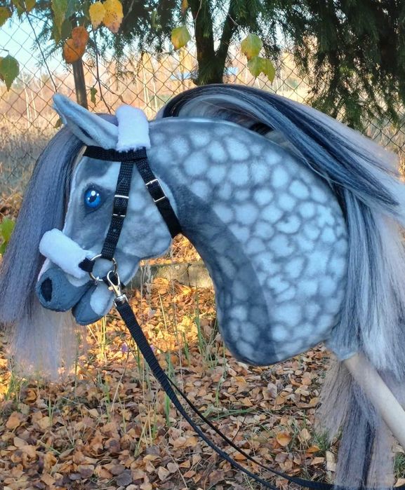 Siwy konik Hobby Horse A4 + sprzęt realistyczny