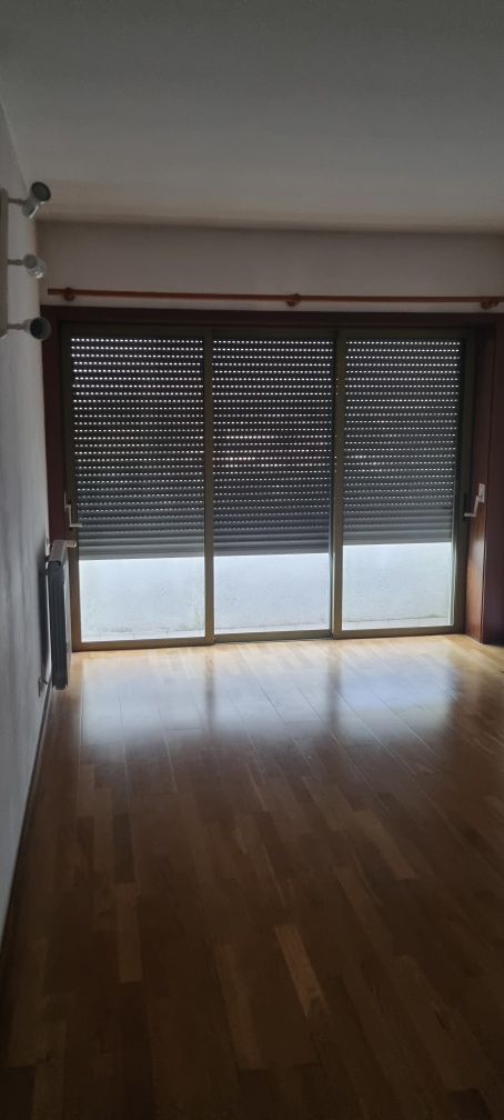 Aluga-se T2 em Creixomil