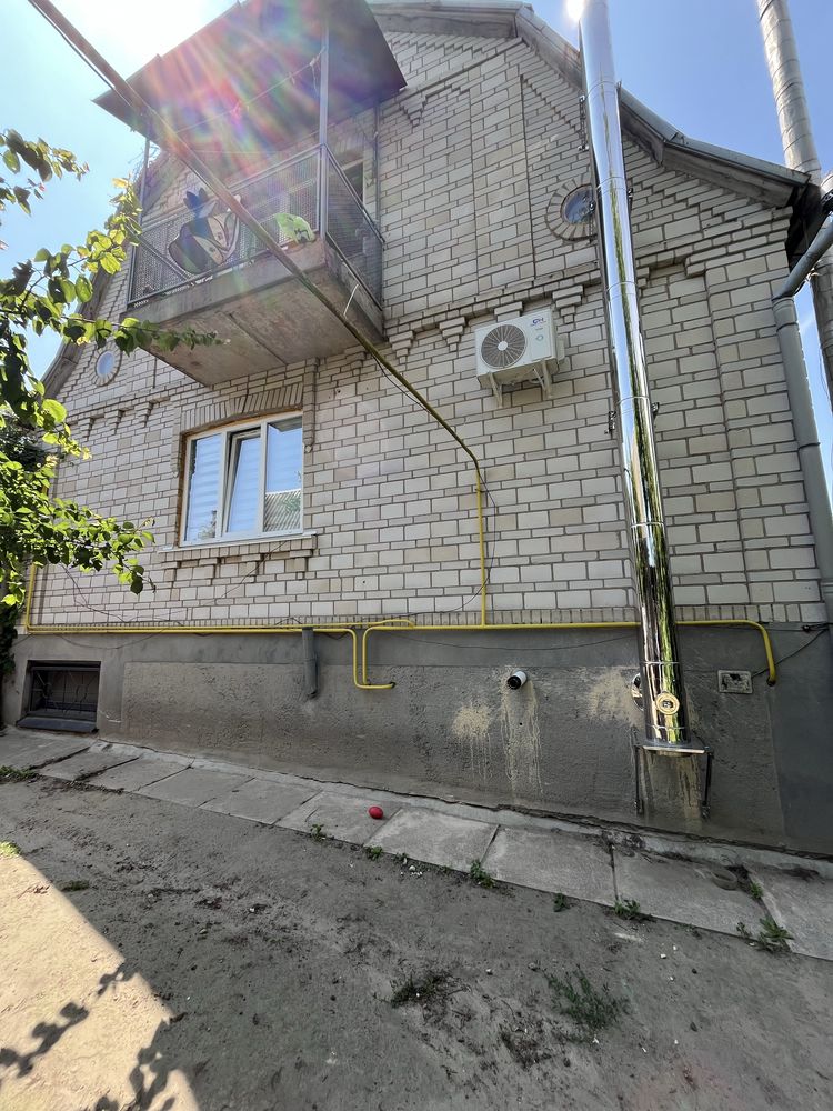 Продам 2-поверховий будинок з виходом до р.Рось с.Чмирівка
