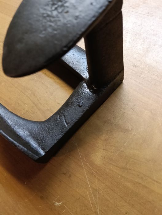 Kowadło szewskie. PRL.