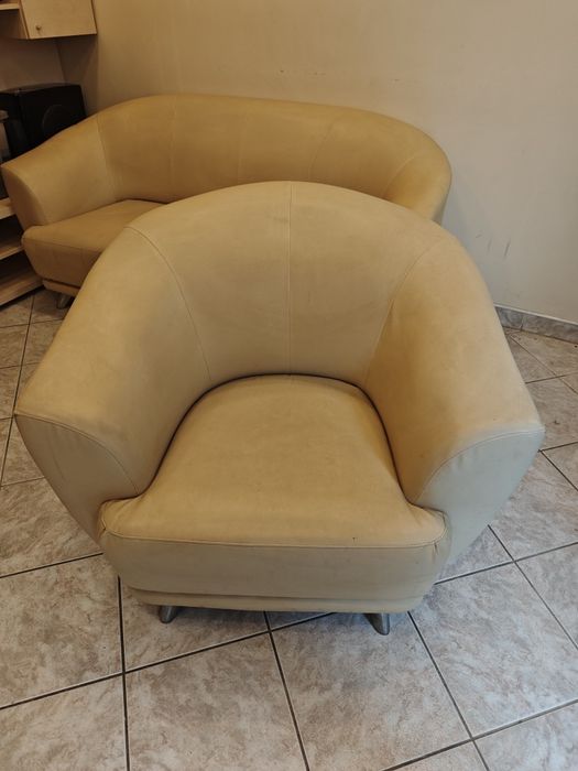 Beżowa sofa i fotel