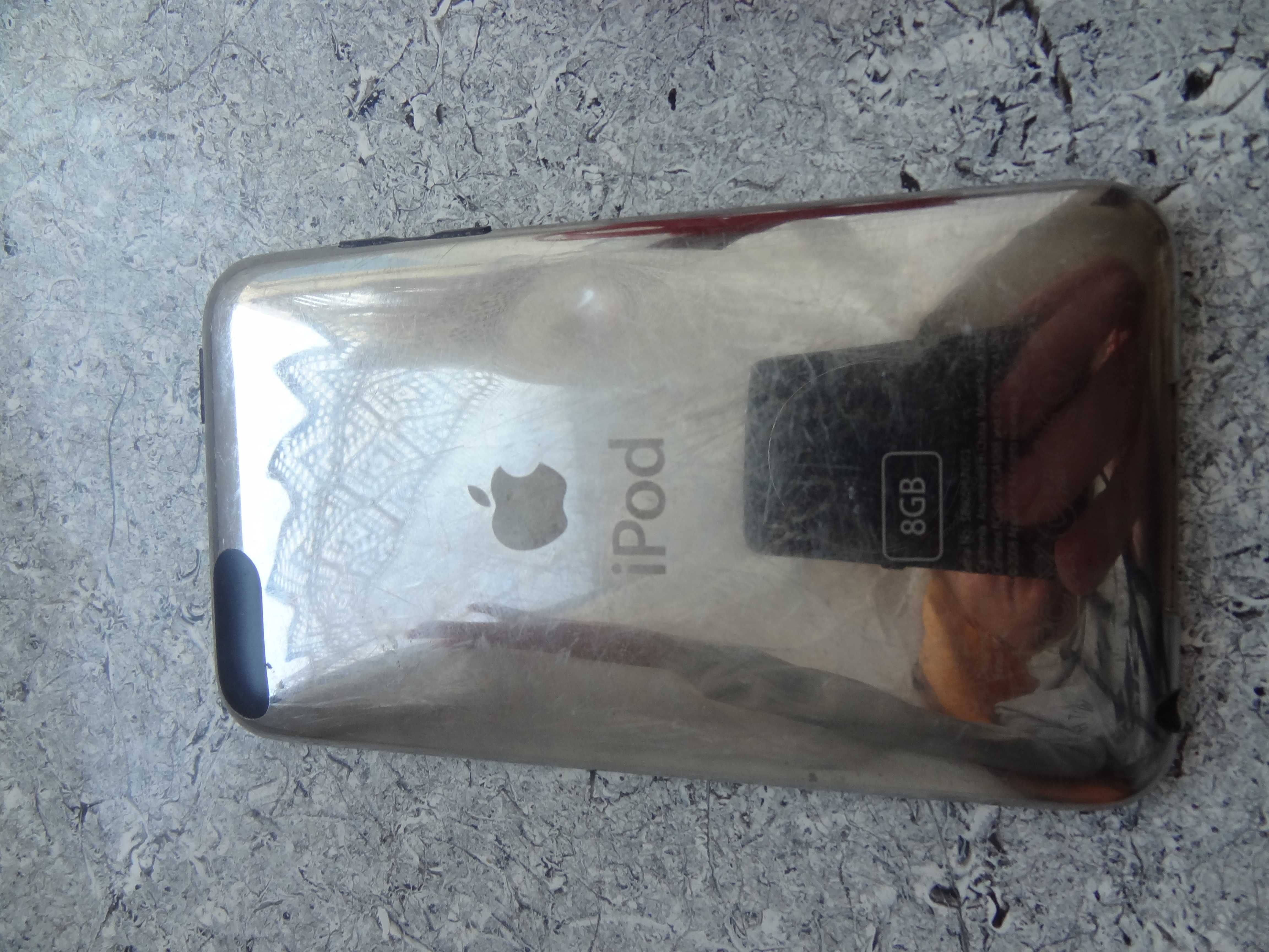 iPod touch 2. generacja 8 gb 2008 rok sprawny 100 % z kablem APPLE