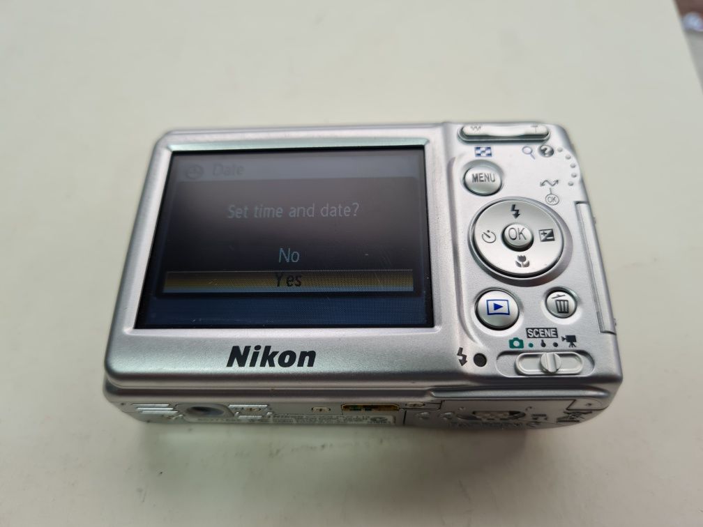 Фотоаппарат NIKON Coolpix L12 .
