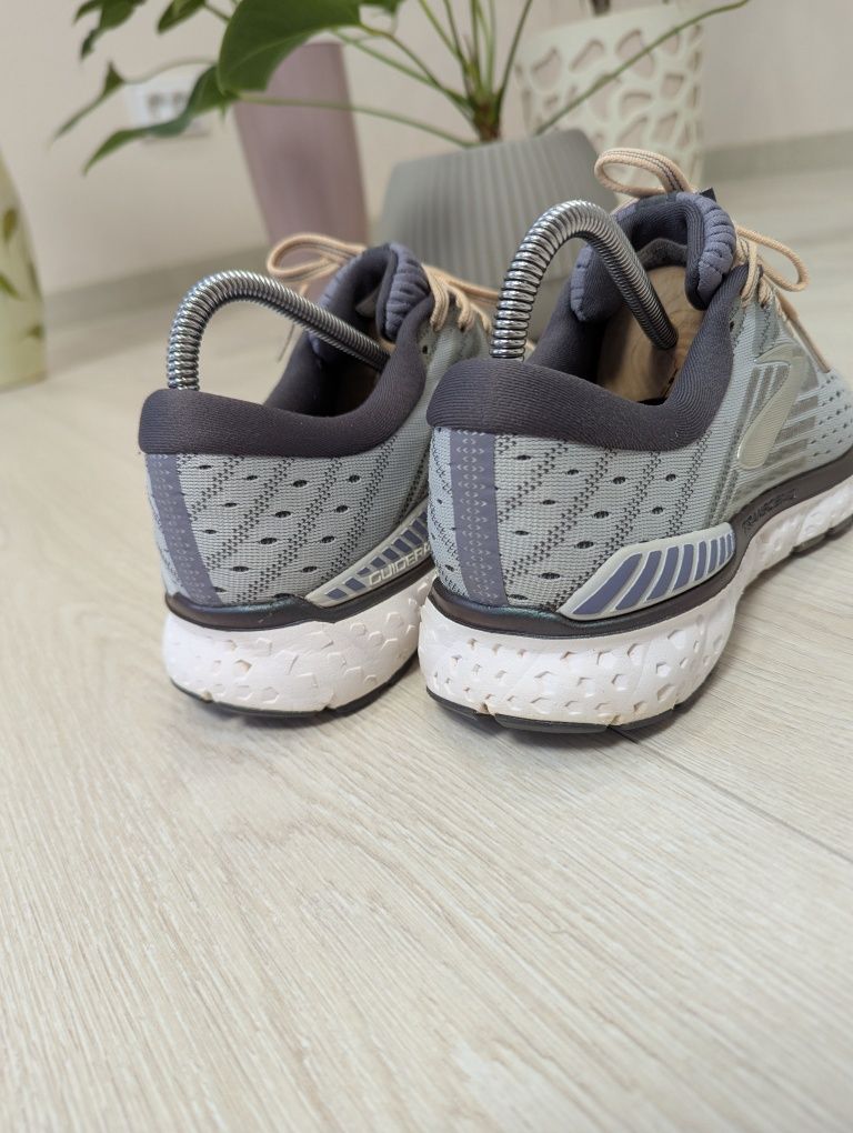 Brooks Transcend 6