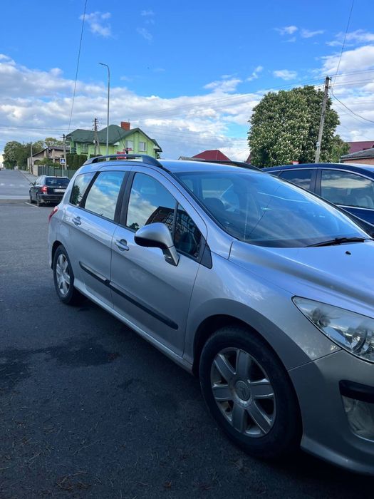 Автомобіль Пежо 308SW