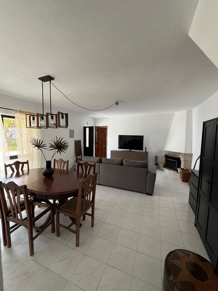 Moradia bi-familiar, T2 e T1+1 Vista Serra Arràbida, jardim 500m²