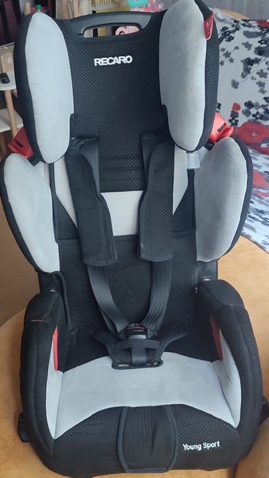 Автокрісло дитяче Recaro Young  9-36 кг
