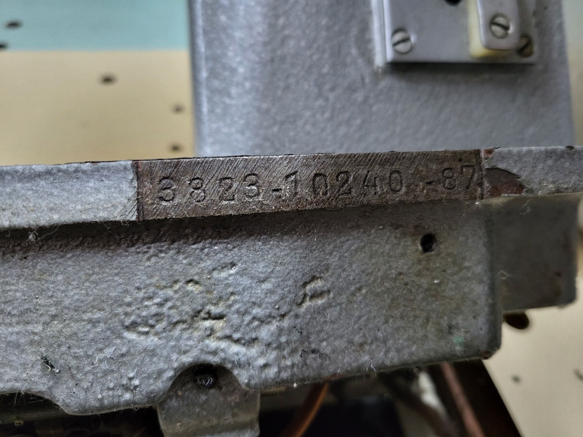 Промислові швейні машини клас 1022 та 3823.