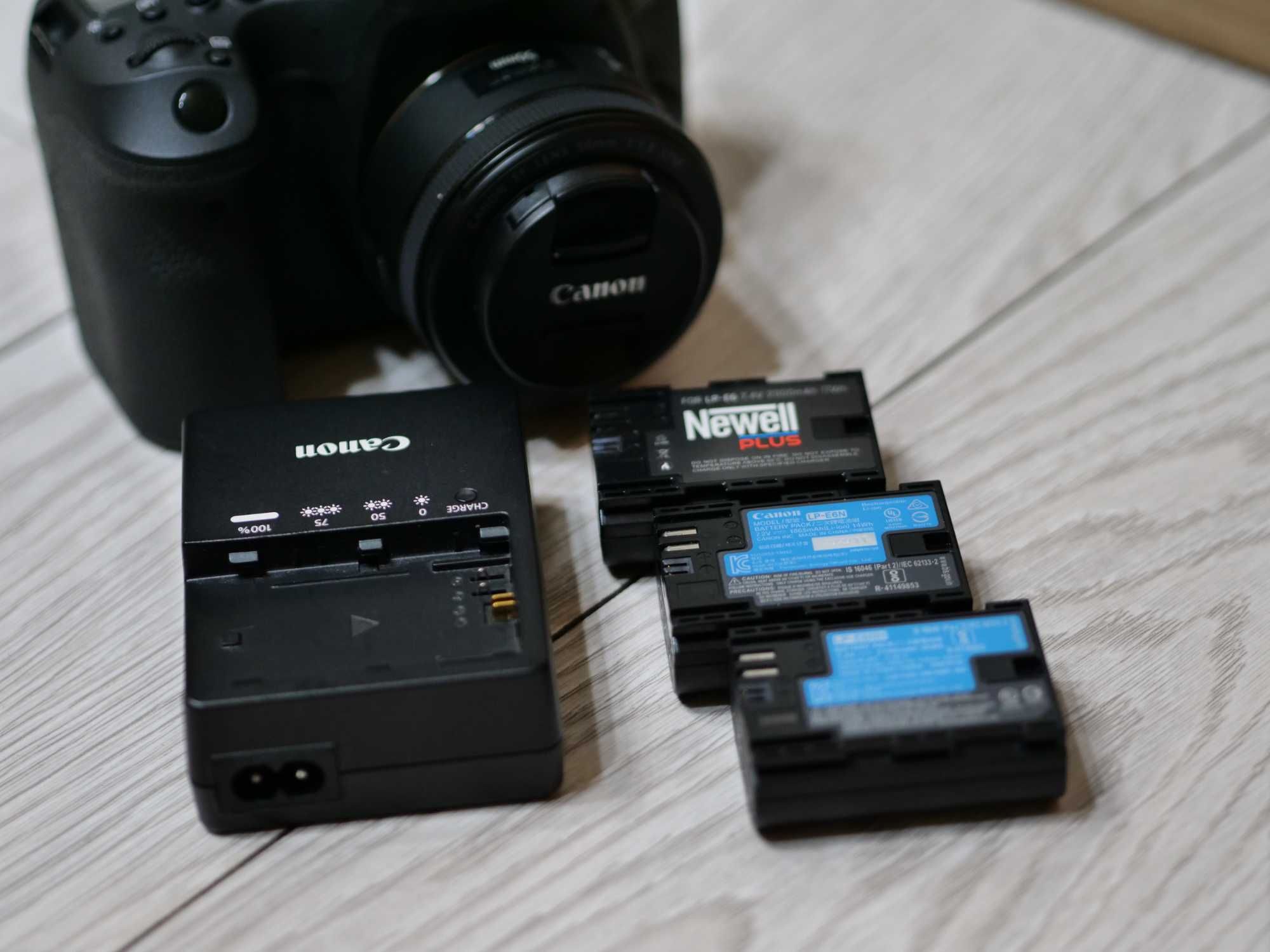 Canon EOS 6D Mark II jak nowy + obiektyw i 3 baterie - niski przebieg!