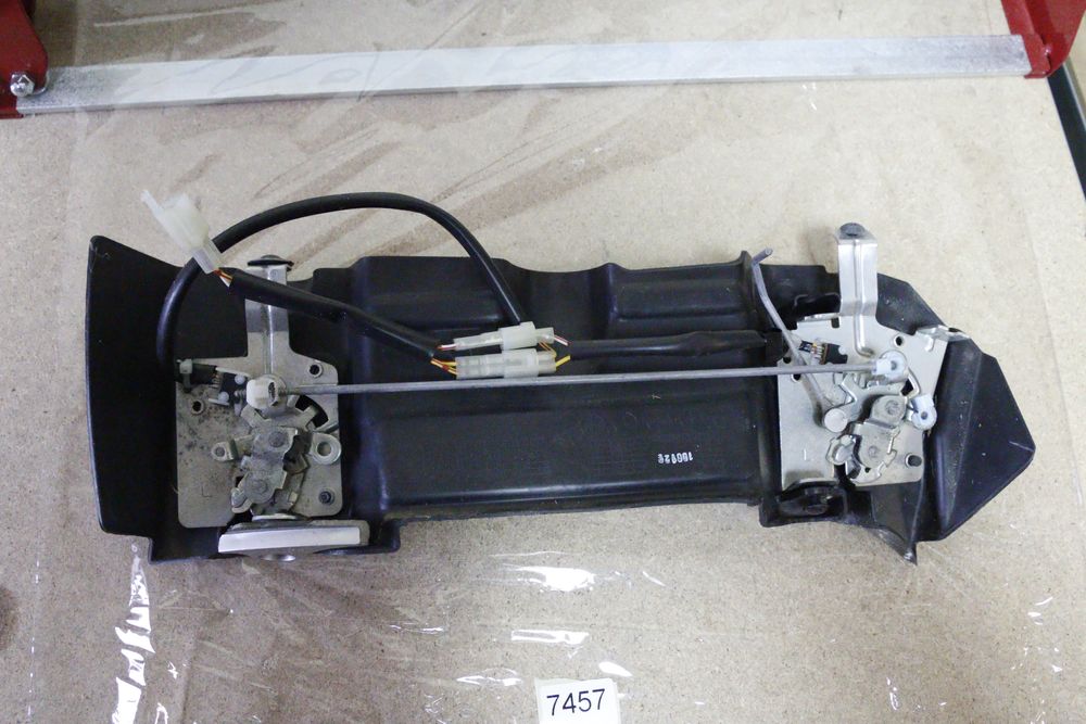 7457 Zamek kufra Lewy 01-11  Honda Goldwing Gl1800