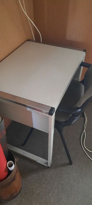 Mesa em metal 76x74cm altura 68cm