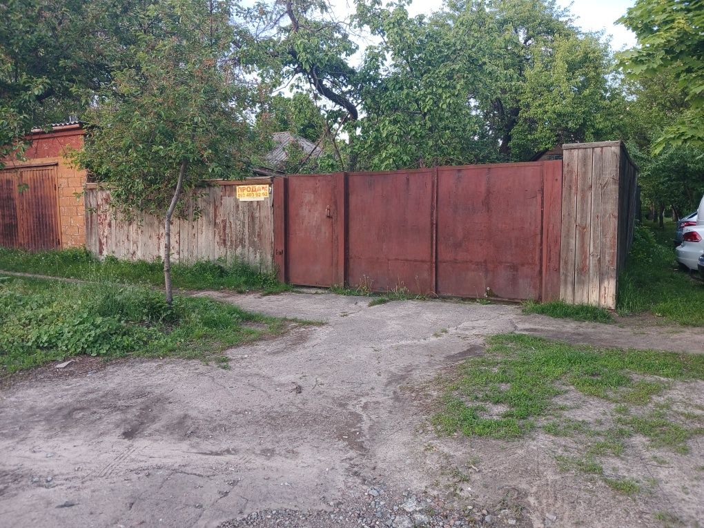 Продам  пол дома 19я школа