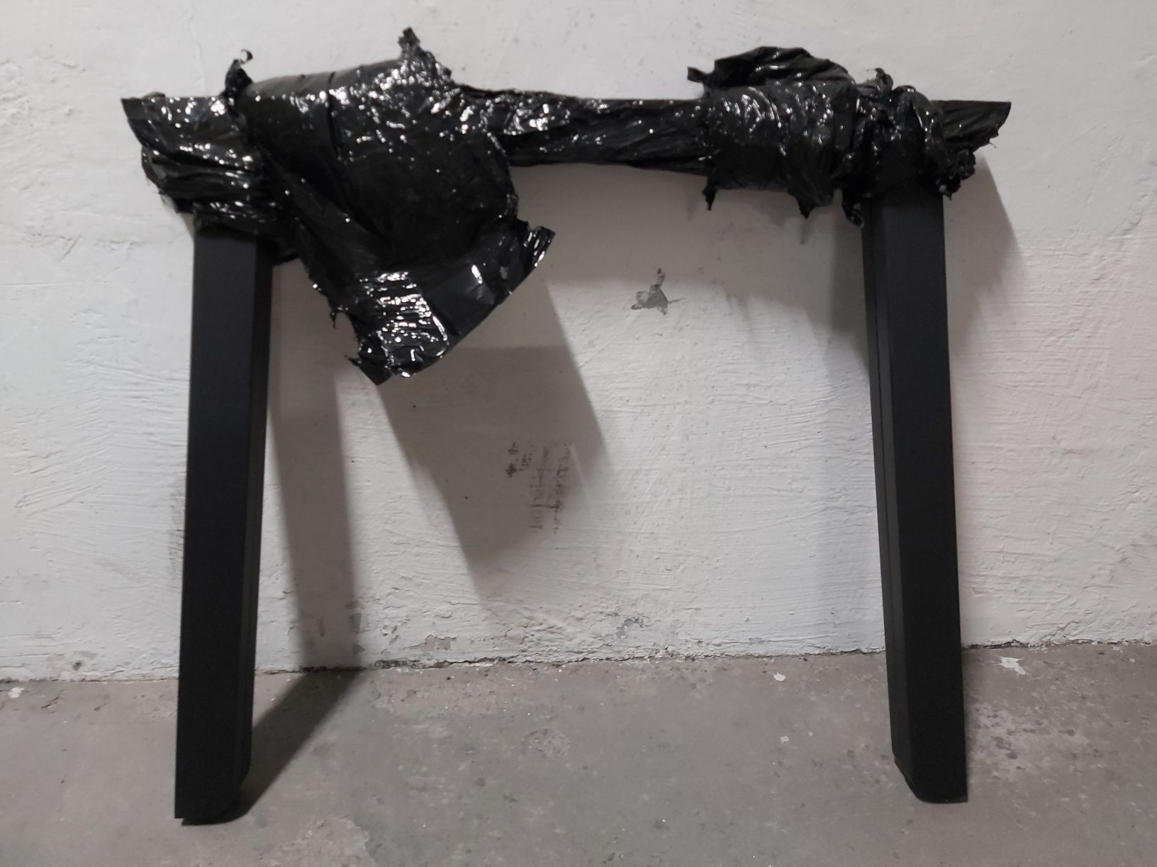Stół okragly 85cm + 2 krzesła + 2 poduszki