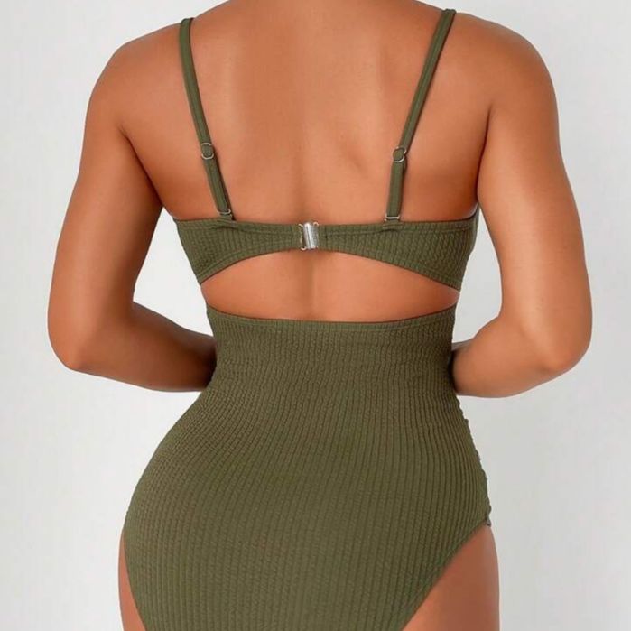 Суцільний купальник