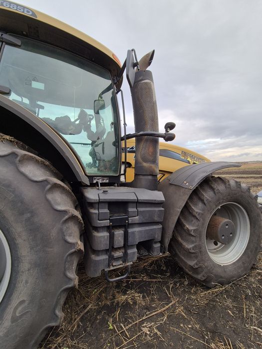 Продам трактор Challenger mt685d