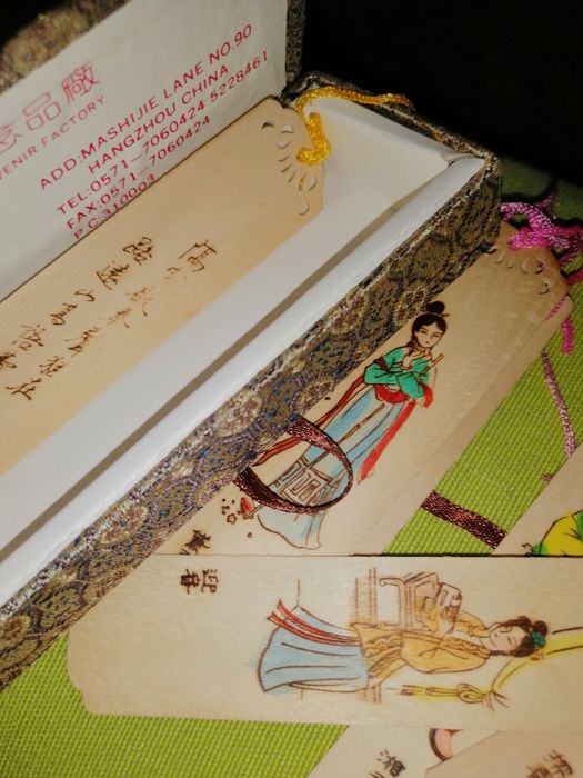 Caixa chinesa com marcadores pintados/escritos à mão, Colecção