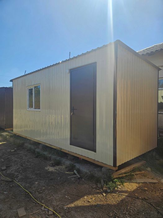 Вагончик, побутівка, дачний будиночок.