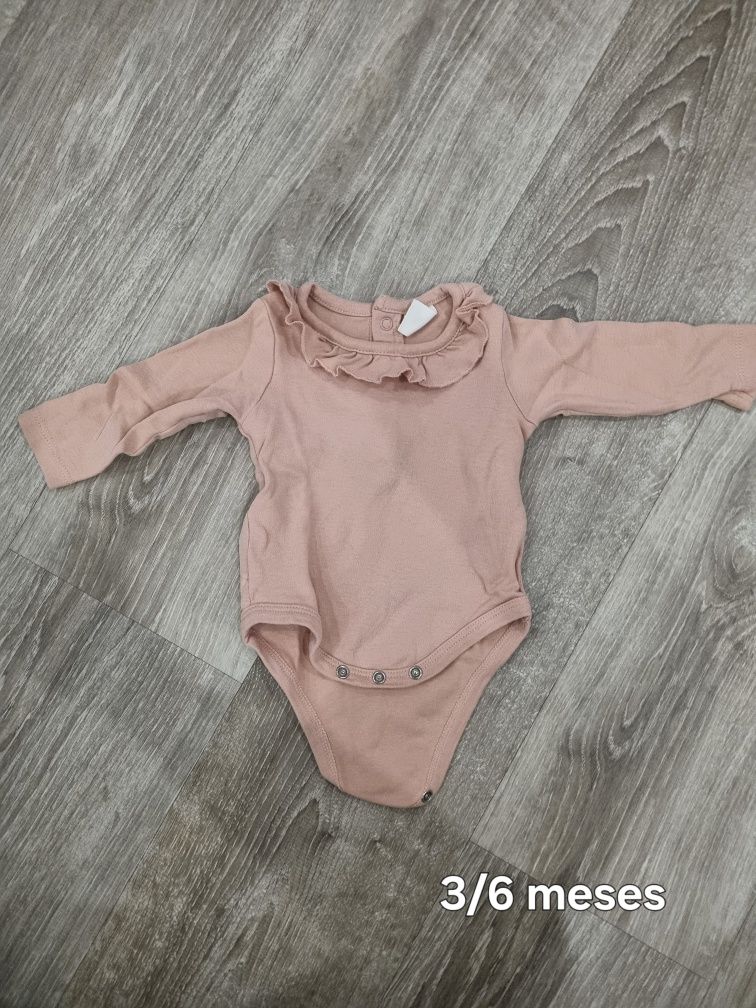 Roupa e acessórios de bebe vários meses