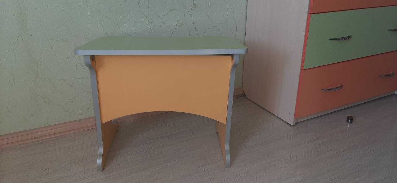 Продам комплект детской мебели