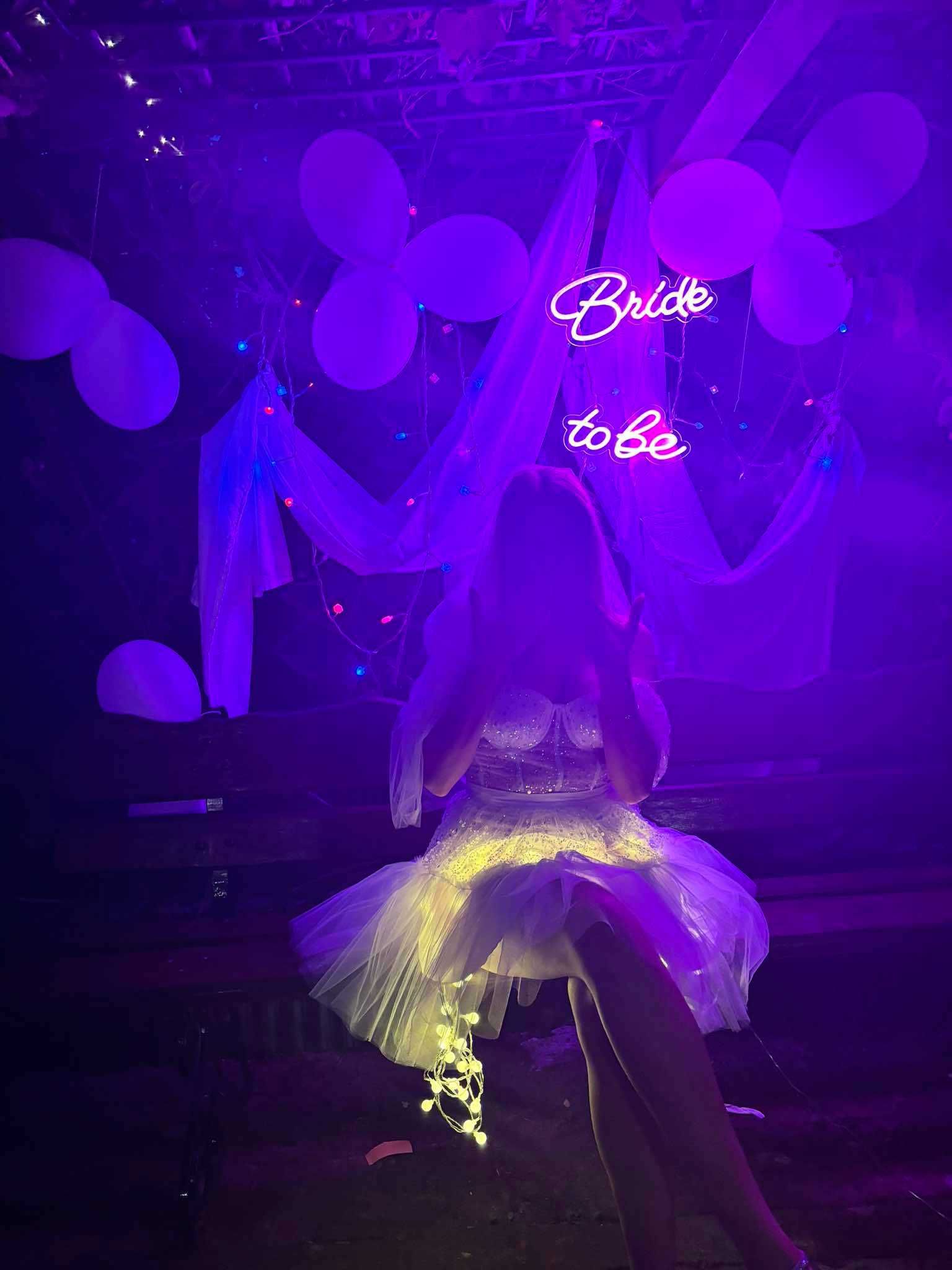 Bride to be napis neon ledon Na skraju raju impreza wieczór panieński