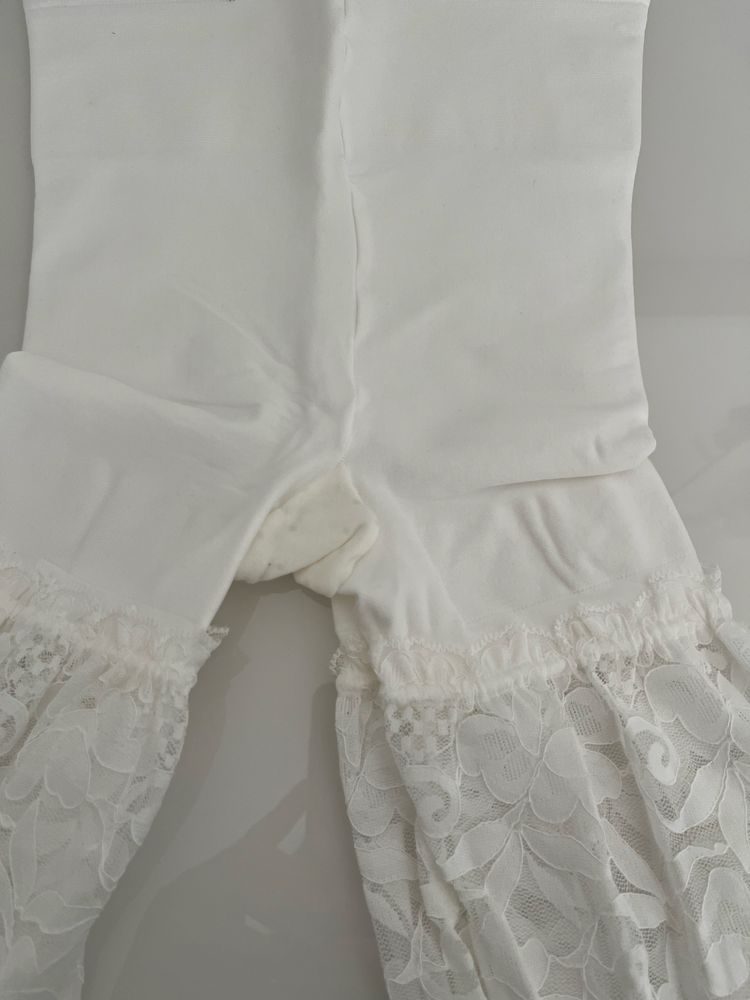 Legginsy z koronką, majtki modelujące