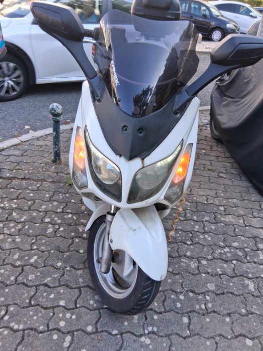 Vendo Moto Sym 125 cc, muito bom estado