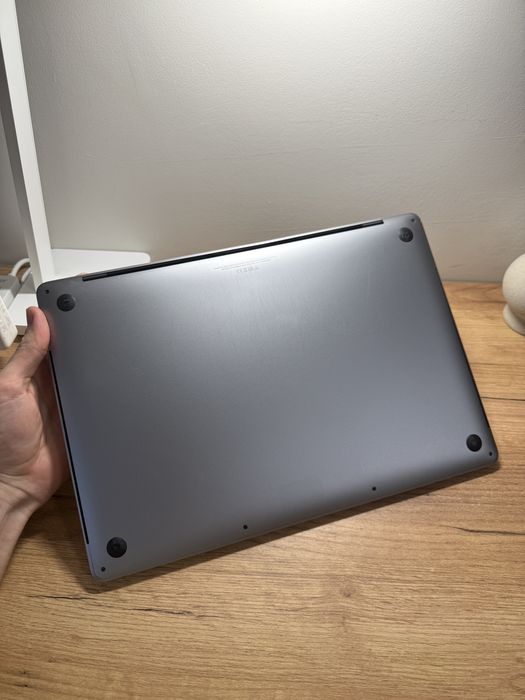 MacBook Pro 16 2019 i9 32Gb 1Tb Radeon 5500 4Gb