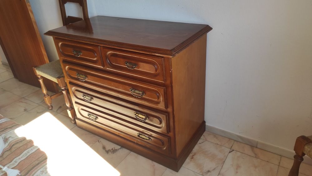 Cômoda em madeira maciça