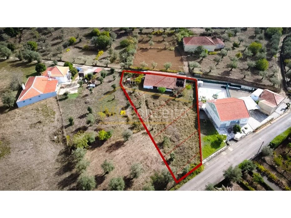 Casa Térrea T2| Garagem| Terreno