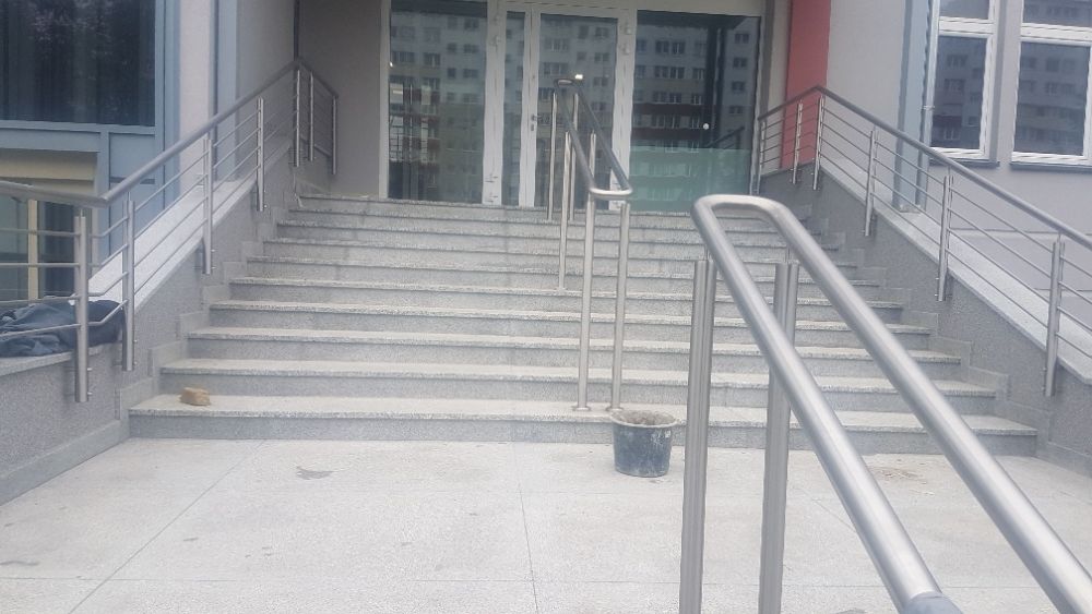 Stopnice schody granitowe okładziny granitowe płomieniowane szczotkowa