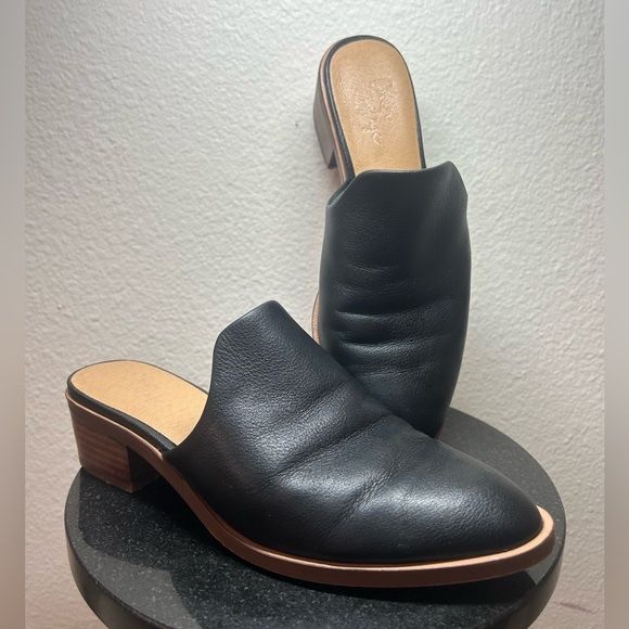 Crown Vintage Black Leather Mules – Size 7-1/2
