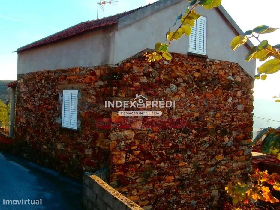 Moradia isolada com logradouro - Armadouro - Pampilhosa