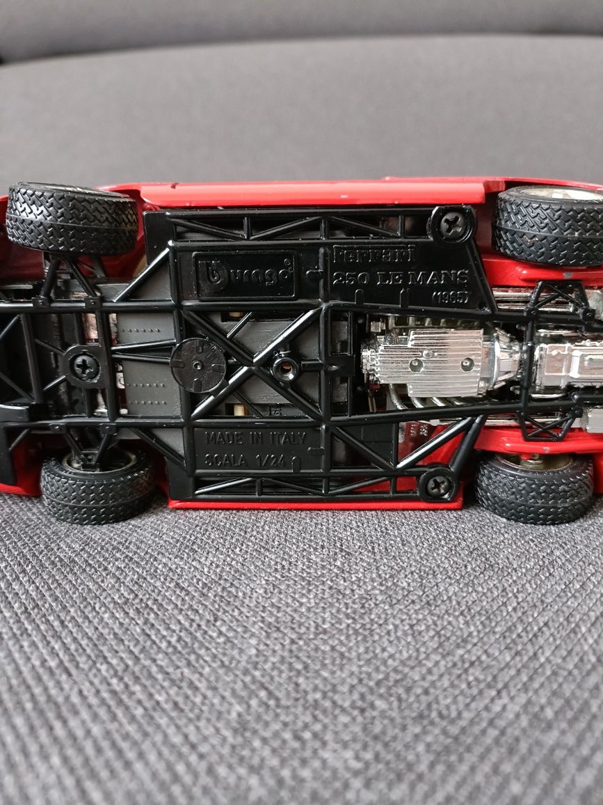 Burago Ferrari 250 LE MANS 1965 Skala 1/24