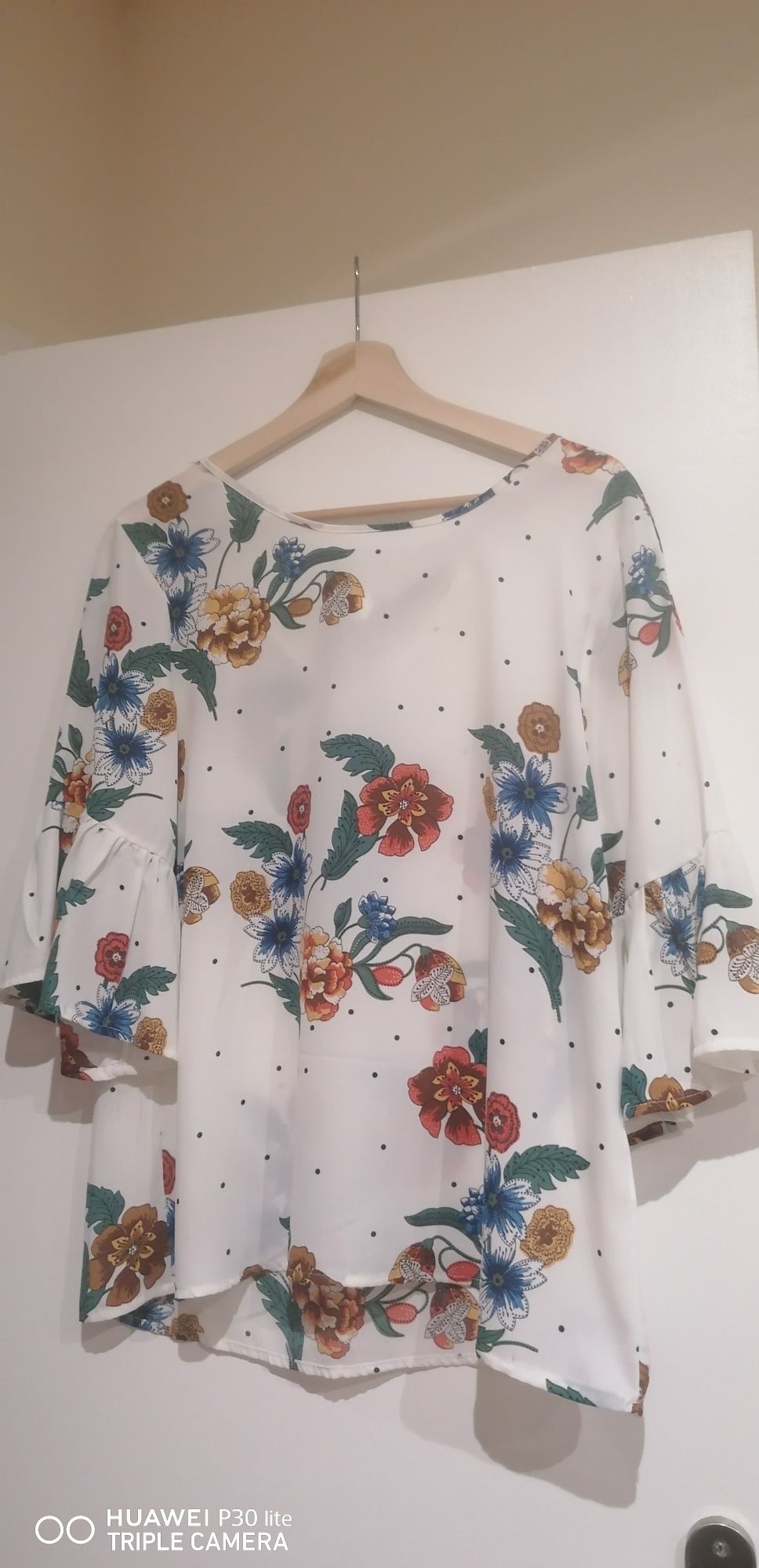 Blusa Senhora em cetim florida