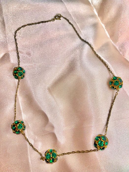 Прикраса на шию, кольє