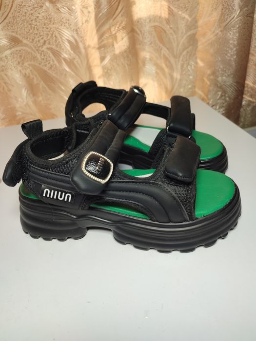 Босоніжки для дівчинки