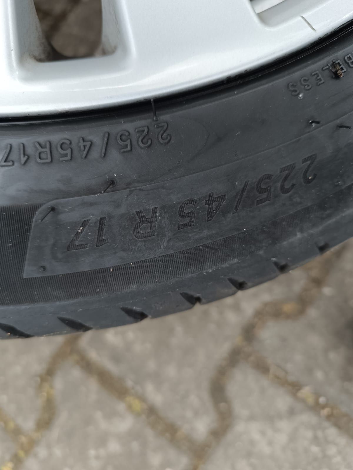 Felgi oryginalne MERCEDES z oponami letnimi 225/45/17 Michelin Primacy