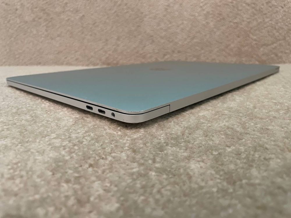Macbook Pro 15" 2019 16/256GB Intel Core i7 Radeon Pro 555X