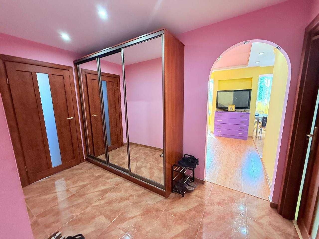 Продаж 3 кім,квартири,вул.Стрийська (кухня-вітальня), 2-й пов.,65м.кв.
